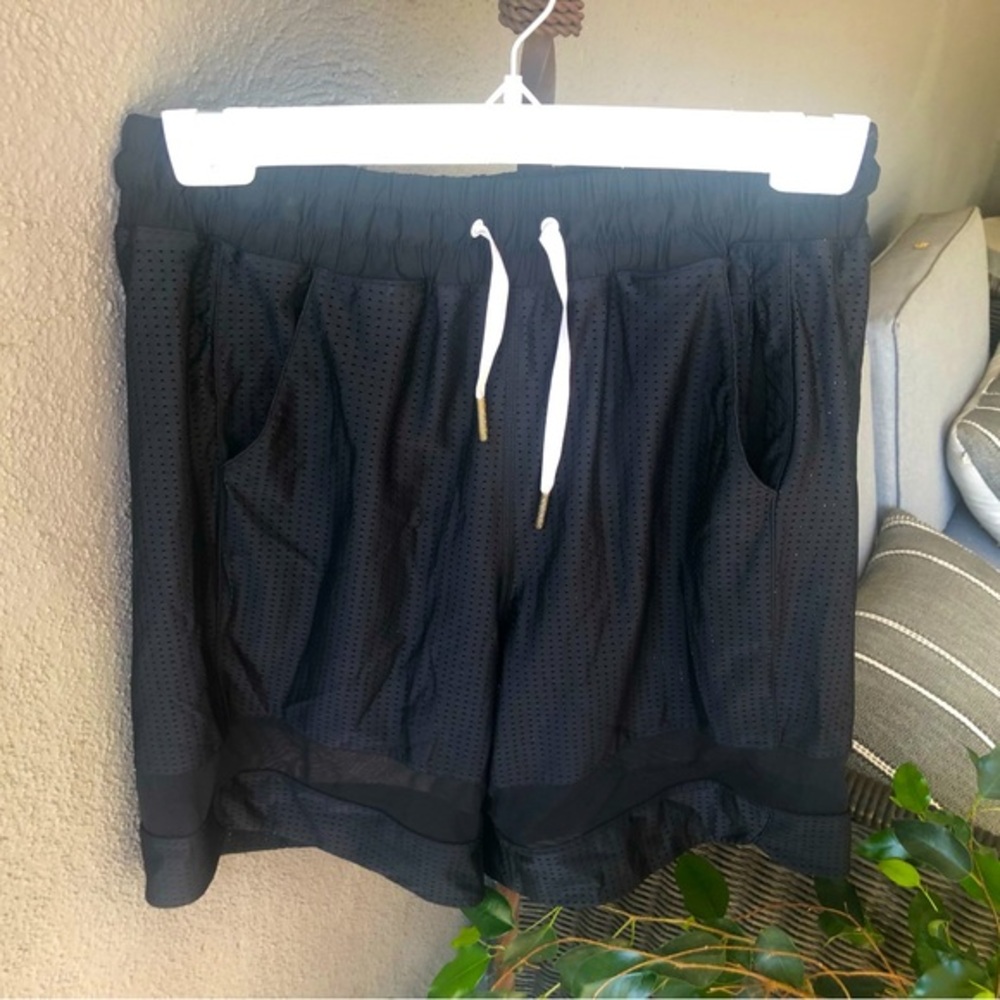 Lululemon womens shorts size 6.